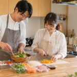 明るいキッチンでの料理時間